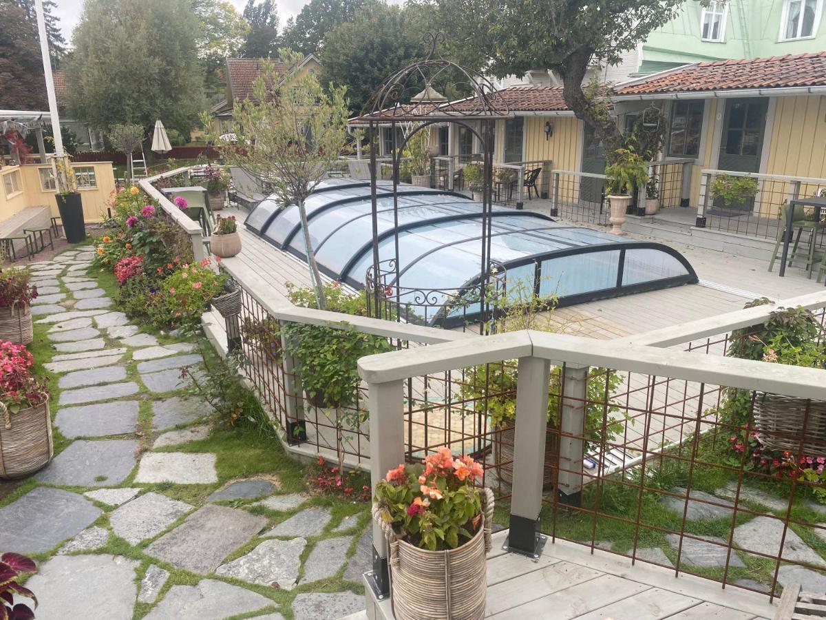 Tva Sma Svin Bnb Trosa Exterior photo